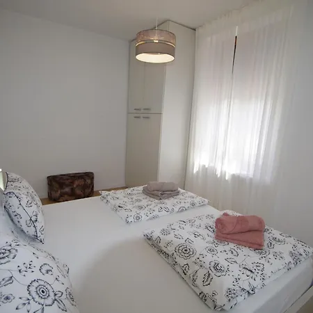 Bright & Modern 2-bedroom Flat In Lägenhet Pula