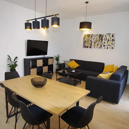 Bright & Modern 2-bedroom Flat In * Pula