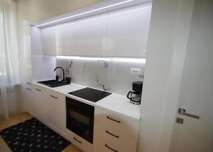 Bright & Modern 2-bedroom Flat In *
