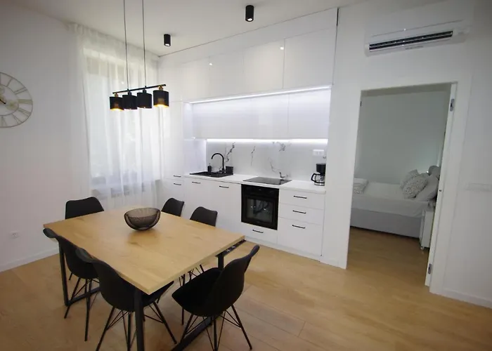아파트 Bright & Modern 2-bedroom Flat In 풀라