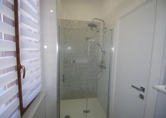 Daire Bright & Modern 2-bedroom Flat In