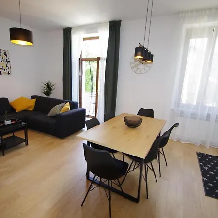 Apartment Bright & Modern 2-bedroom Flat In