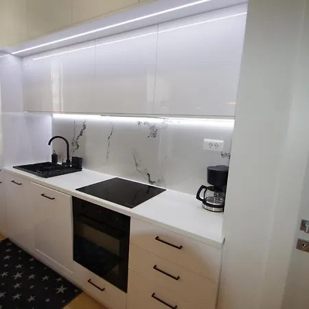 Bright & Modern 2-bedroom Flat In *
