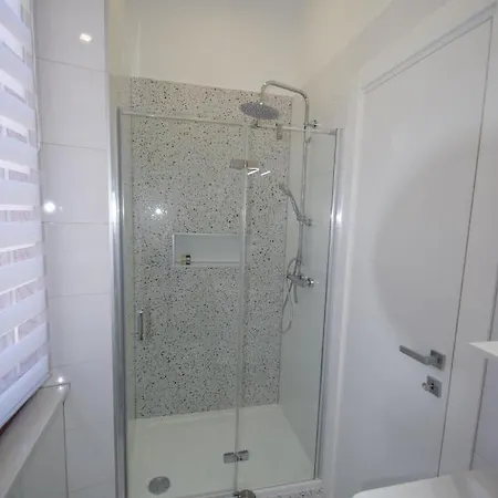 Apartment Bright & Modern 2-bedroom Flat In