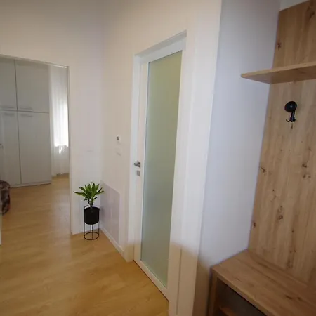 Bright & Modern 2-bedroom Flat In *