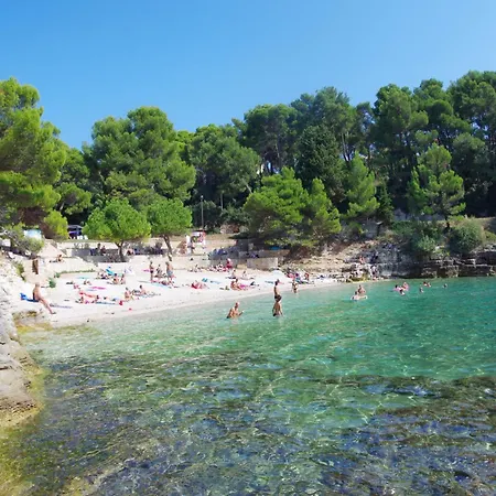Bright & Modern 2-bedroom Flat In Apartment Pula