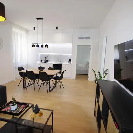 Apartament Bright & Modern 2-bedroom Flat In *