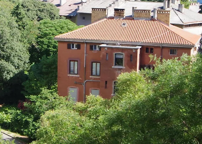 Daire Bright & Modern 2-bedroom Flat In *