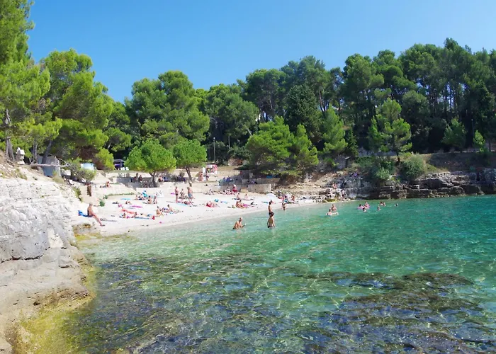 Bright & Modern 2-bedroom Flat In Apartman Pula