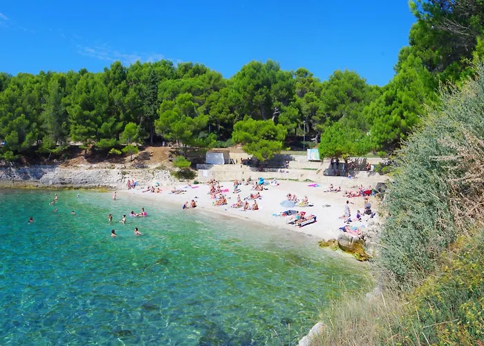 Bright & Modern 2-bedroom Flat In Apartman Pula