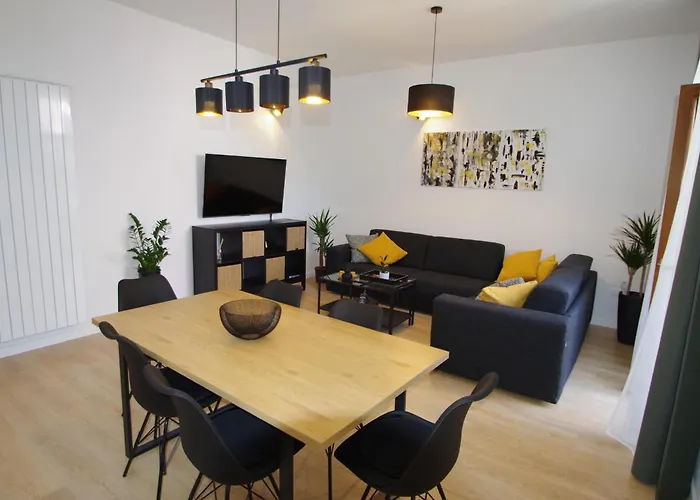 Bright & Modern 2-bedroom Flat In * Pula